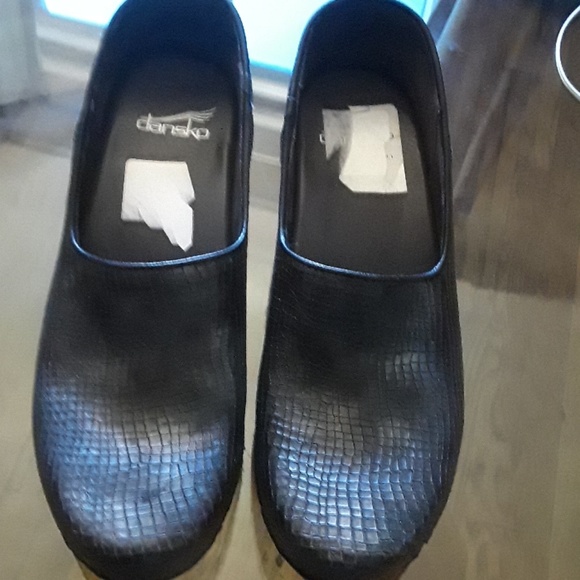 Shoes - Picture 2 of 3